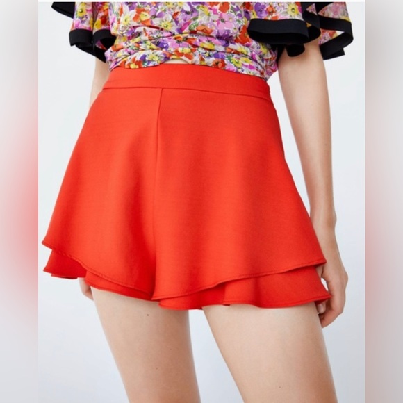 Zara Ruffled Shorts - Picture 3 of 7